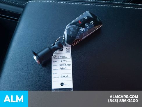 Used 2024 Volkswagen Atlas Cross Sport SE image 37