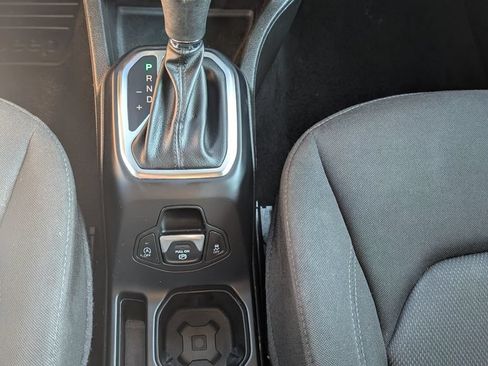 Used 2023 Jeep Renegade Latitude AWD/4WD image 24