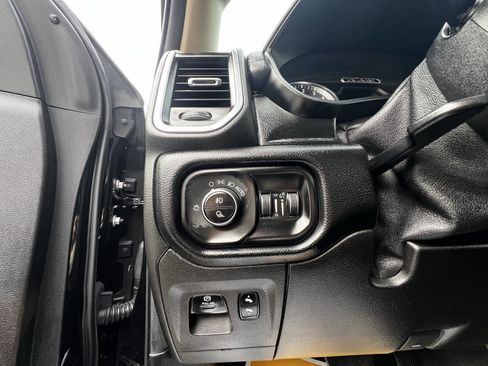 Used 2019 RAM 1500 Laramie image 16