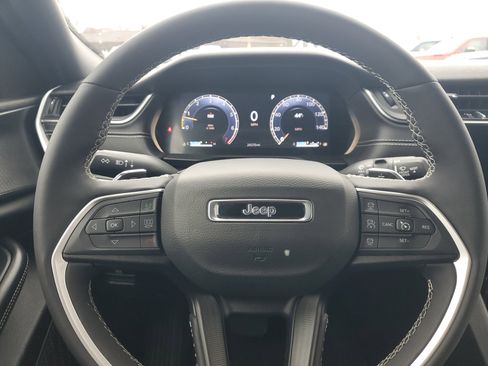 Used 2024 Jeep Grand Cherokee L Altitude image 10