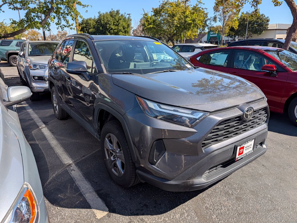 Used 2022 Toyota RAV4 XLE w/ Convenience Package FWD image 11