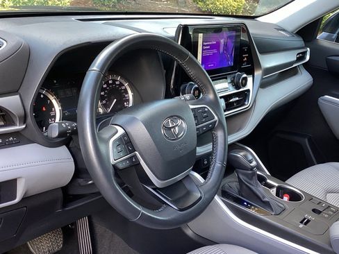 Certified 2024 Toyota Highlander LE image 10