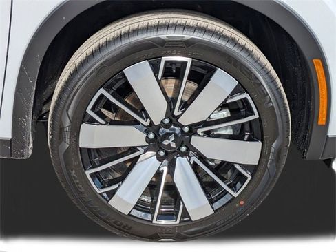 New 2025 Mitsubishi Outlander SE image 11