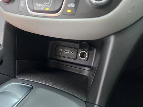 Used 2020 Chevrolet Equinox LS w/ LS Convenience Package FWD image 18