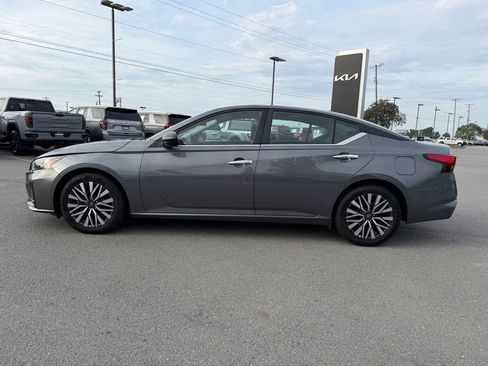 Used 2024 Nissan Altima 2.5 SV FWD image 4
