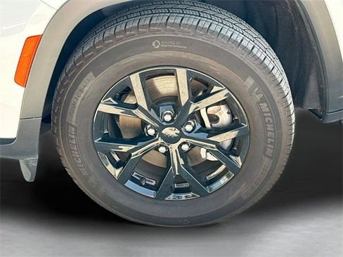 Certified 2024 Jeep Grand Cherokee L Altitude image 32