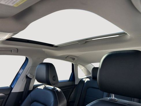 Used 2023 Volkswagen Jetta SE w/ Panoramic Sunroof Package image 6