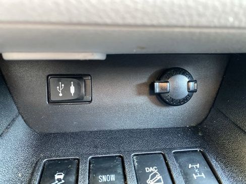 Used 2015 Toyota Highlander LE image 21