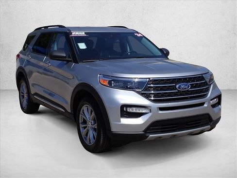 Used 2024 Ford Explorer XLT w/ Equipment Group 202A AWD/4WD image 5