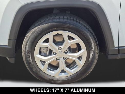Used 2024 Jeep Compass Latitude AWD/4WD image 11