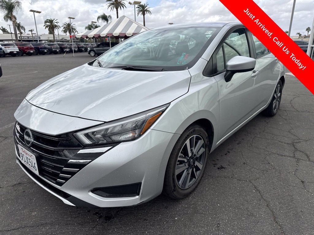 Used 2025 Nissan Versa SV FWD image 1
