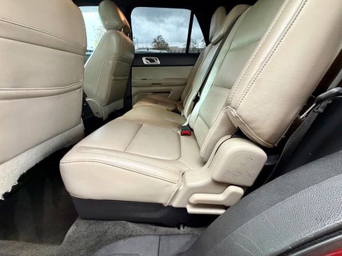 Used 2013 Ford Explorer XLT AWD/4WD image 28