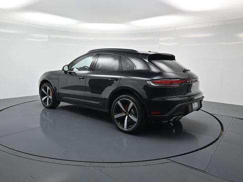 Certified 2025 Porsche Macan S image 3