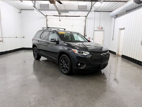 Used 2021 Chevrolet Traverse RS image 3