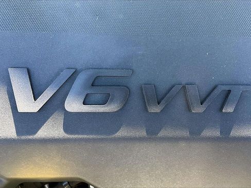 Used 2023 Chevrolet Traverse LT image 36