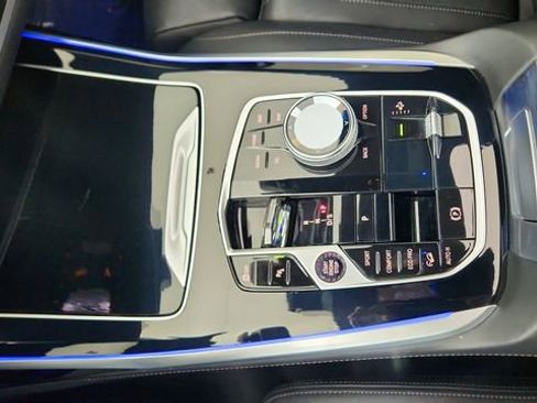 Used 2024 BMW X7 xDrive40i w/ Executive Package image 53