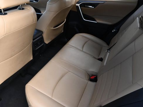 Used 2022 Toyota RAV4 XLE Premium image 11