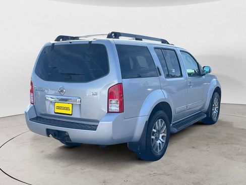 Used 2011 Nissan Pathfinder LE w/ Navigation Pkg AWD/4WD image 5