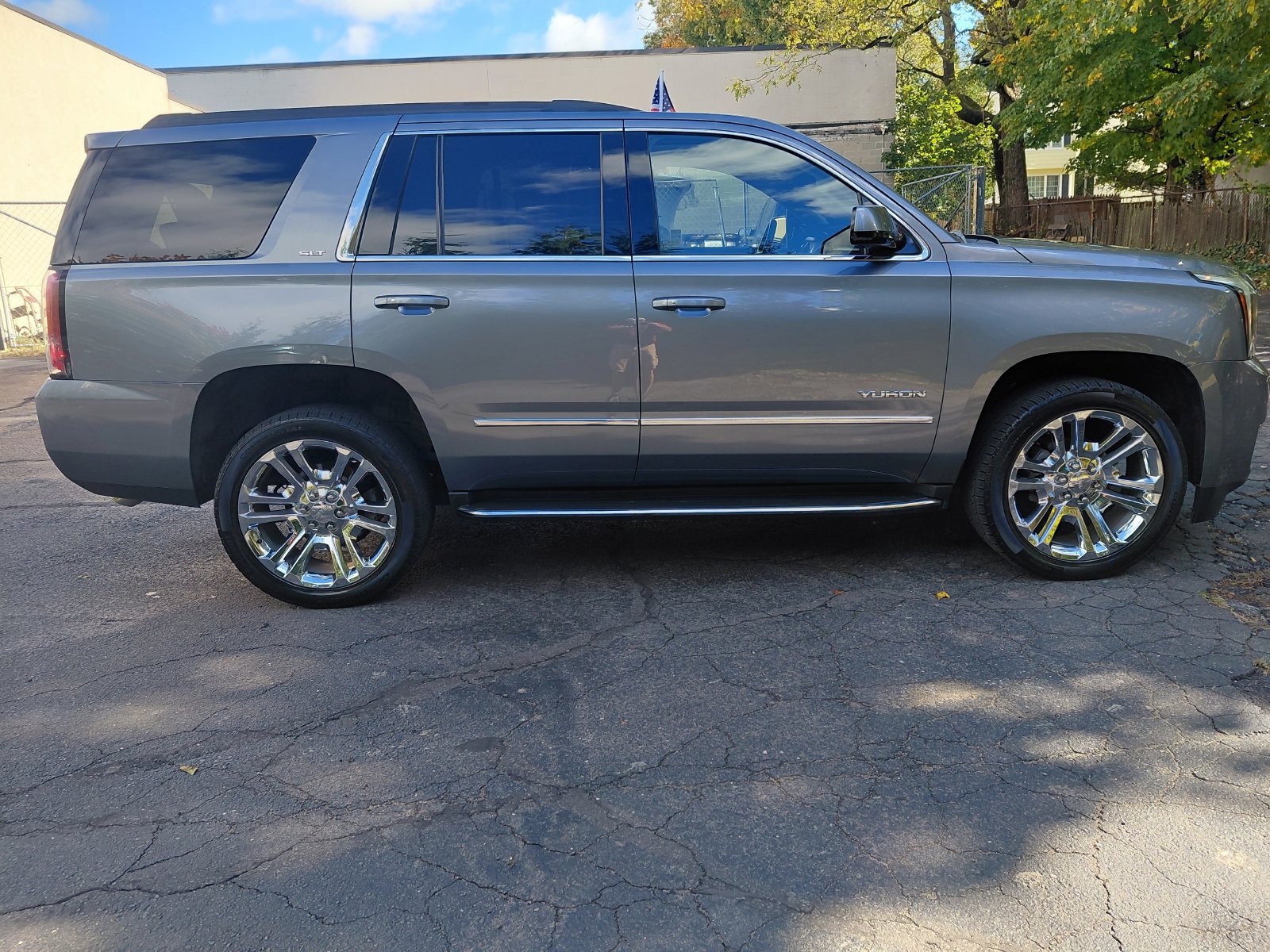 Used 2018 GMC Yukon SLT w/ Premium Edition AWD/4WD image 40