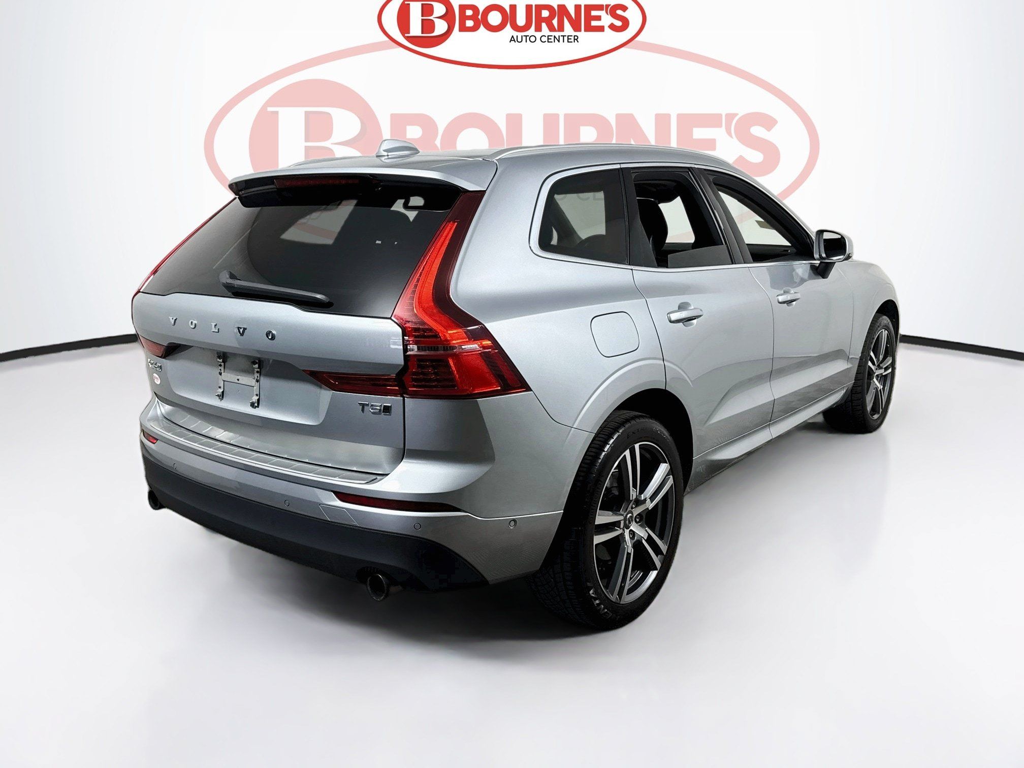 Used 2018 Volvo XC60 T5 Momentum w/ Vision Package AWD/4WD image 11