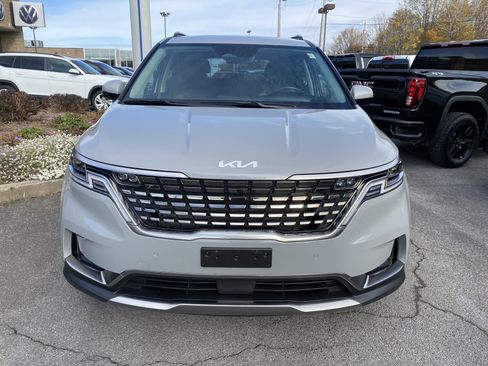 Used 2024 Kia Carnival SX Prestige image 3