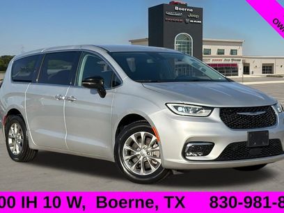 Used 2024 Chrysler Pacifica Touring-L