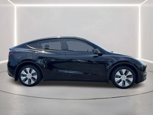 Used 2024 Tesla Model Y Long Range AWD/4WD image 27