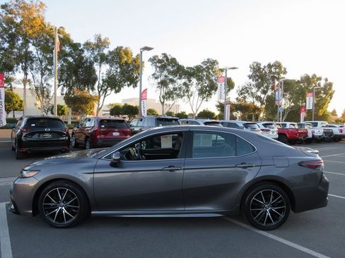 Certified 2021 Toyota Camry SE image 7