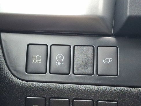 Used 2019 Toyota Highlander SE image 26