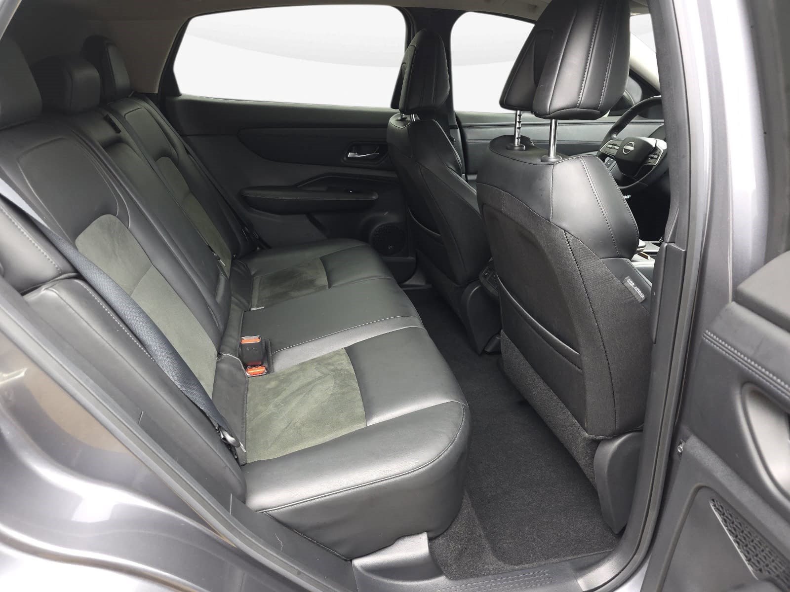 Used 2023 Nissan Ariya FWD image 33