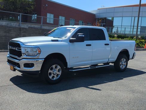 Used 2024 RAM 2500 Big Horn AWD/4WD image 3