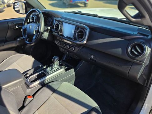 Used 2023 Toyota Tacoma TRD Off-Road image 9