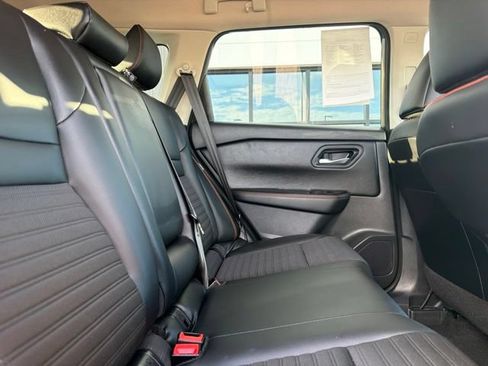 Used 2025 Nissan Rogue SV AWD/4WD image 15