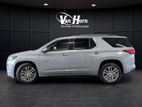 Used 2023 Chevrolet Traverse High Country w/ LPO, Floor Liner Package AWD/4WD image 4