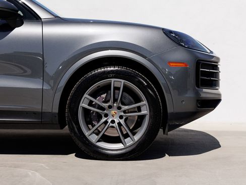 Certified 2024 Porsche Cayenne AWD/4WD image 11
