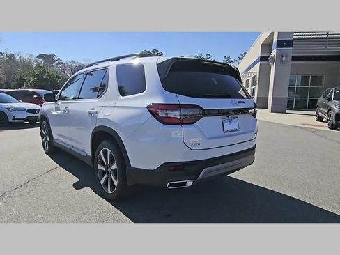 Used 2025 Honda Pilot Touring image 21