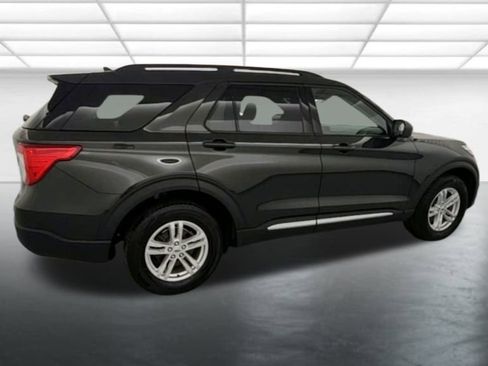 Used 2022 Ford Explorer XLT w/ Equipment Group 202A image 10