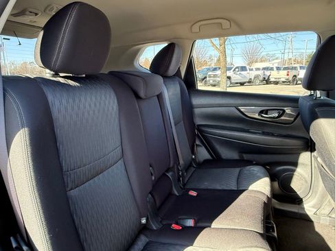 Used 2017 Nissan Rogue SV image 22