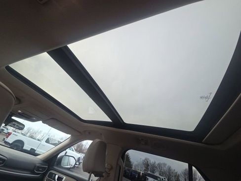 Used 2023 Ford Explorer XLT w/ Equipment Group 202A image 23