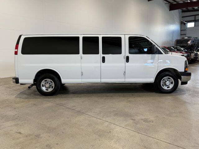 Used 2021 Chevrolet Express 3500 LT w/ LT Preferred Equipment Group RWD image 7