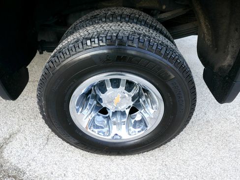 Used 2024 Chevrolet Silverado 3500 LTZ w/ LTZ Convenience Package image 24