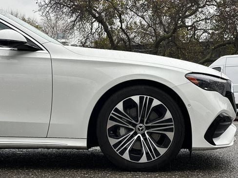 Used 2025 Mercedes-Benz E 350 4MATIC Sedan image 34