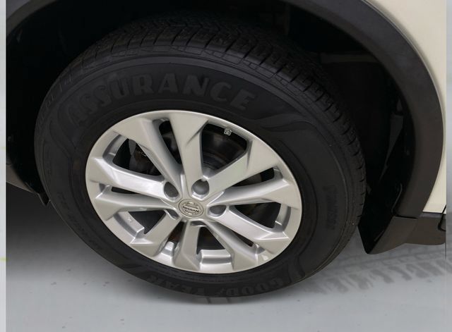 Used 2015 Nissan Rogue SV w/ SV Moonroof Package AWD/4WD image 19