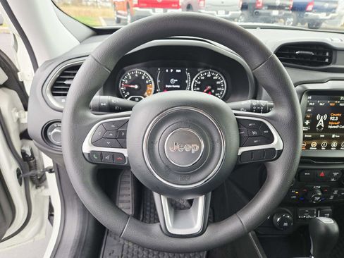 Used 2023 Jeep Renegade Latitude image 18