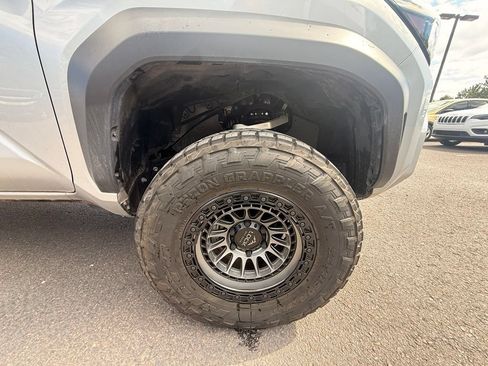 Used 2025 Toyota 4Runner SR5 AWD/4WD image 14