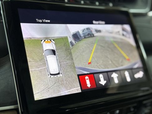 Used 2022 Jeep Grand Cherokee Limited w/ Luxury Tech Group II image 52