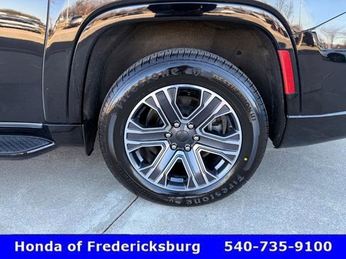 Used 2024 Jeep Wagoneer L Series II w/ Flexible Seating Group image 11