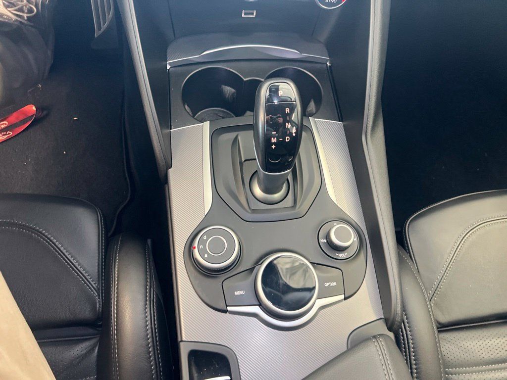 Used 2017 Alfa Romeo Giulia Ti w/ TI 19" Sport Package RWD image 28