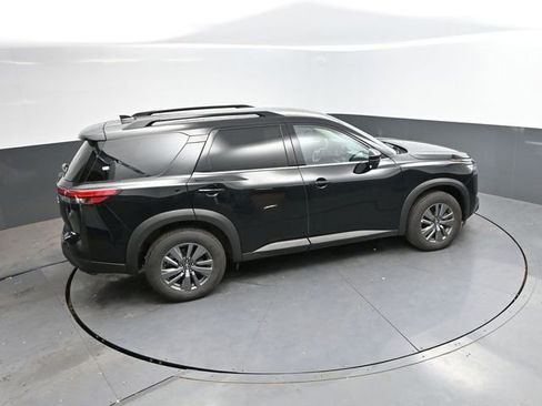 Used 2025 Nissan Pathfinder SV FWD image 40