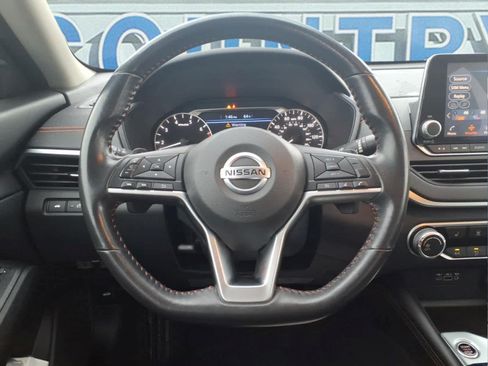 Used 2022 Nissan Altima 2.5 SR w/ Midnight Edition Package FWD image 16
